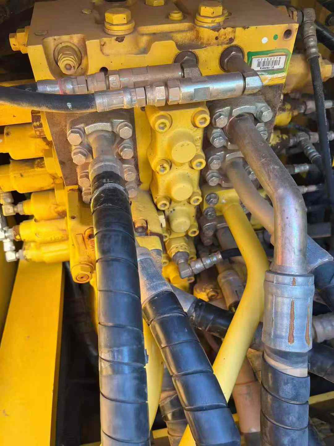 Used Komatsu PC200 Excavator 2015 Model / 6