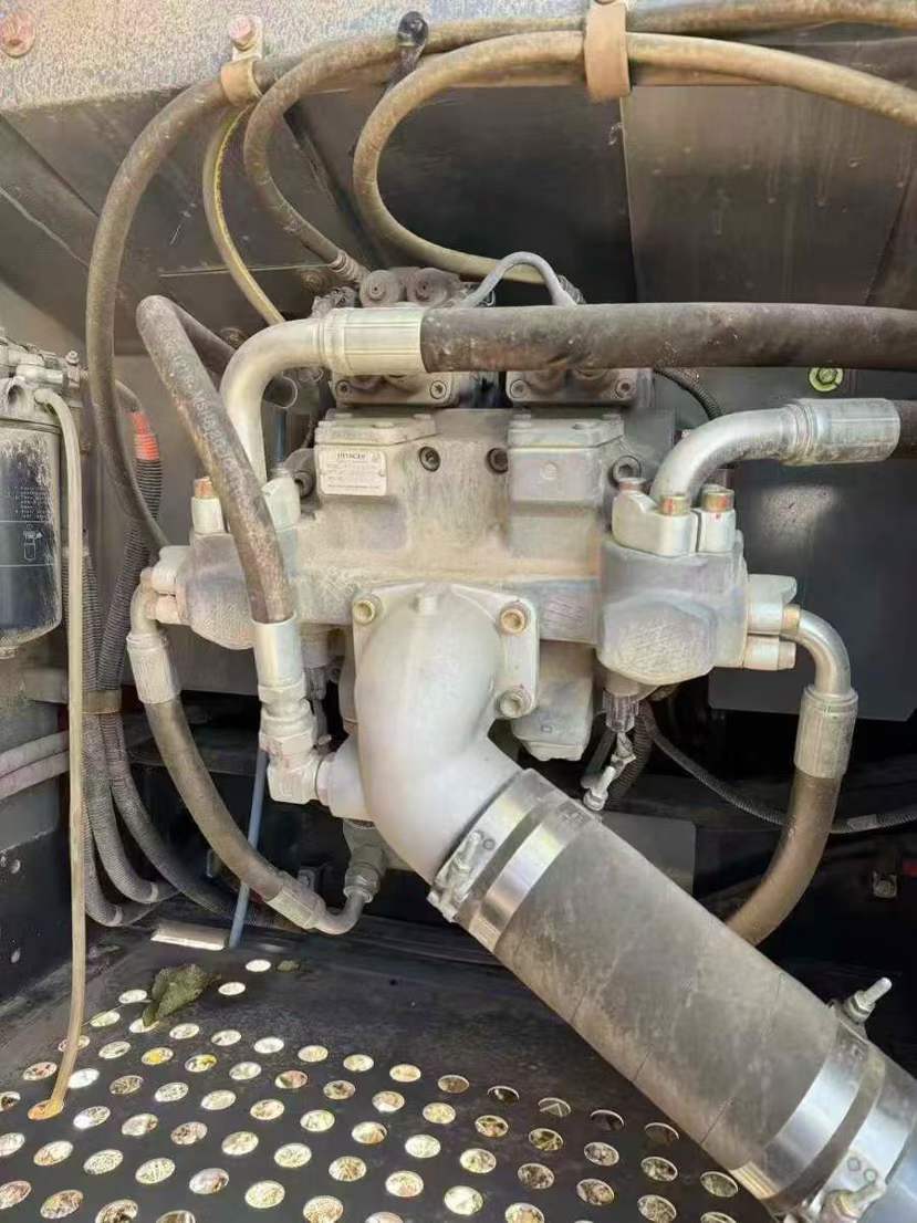 Used Hitachi ZAXIS200 Excavator 2022 Model / 8