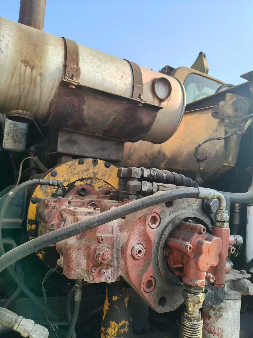 Used Hyundai R225LC-9V Excavator 2016 Model / 3