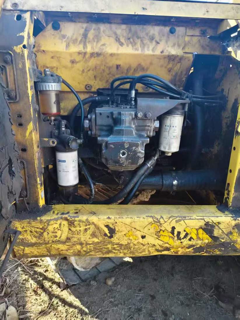 Used Komatsu PC220-8 Excavator 2016 Model / 3