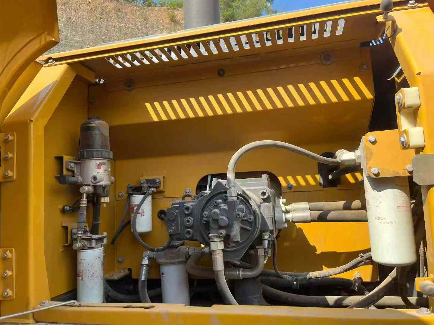 Used XCMG XE80 Excavator Model / 4