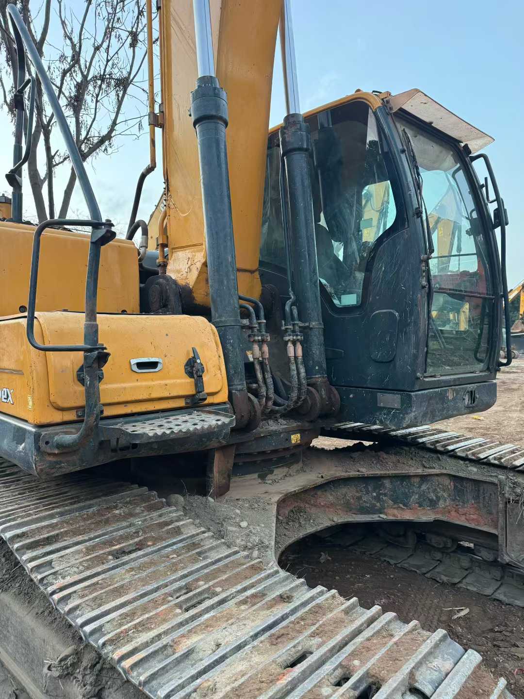 Used Hyundai R225LVS Excavator 2020 Model / 4