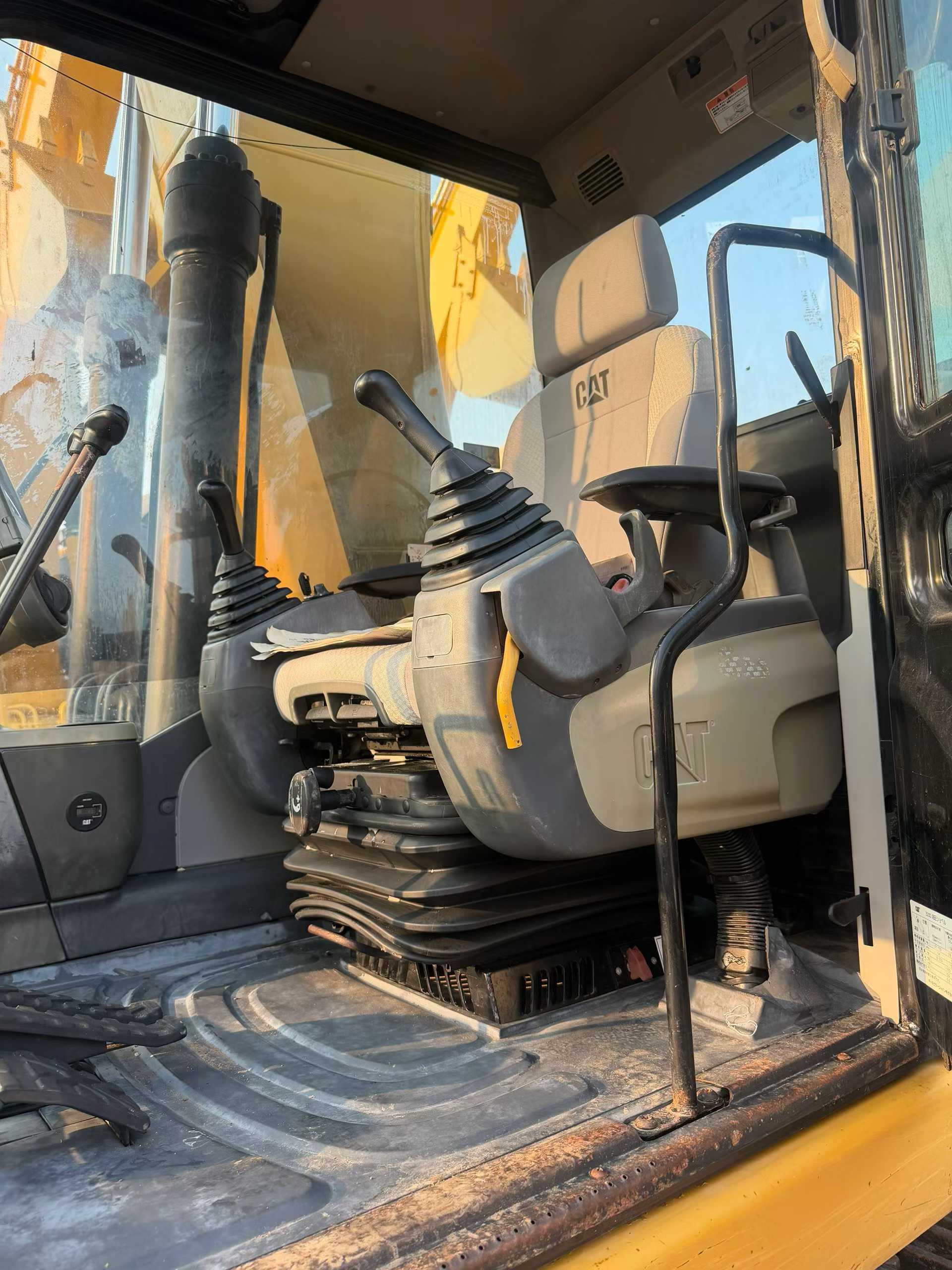 Used Caterpillar 320D Excavator 2016 Model / 9