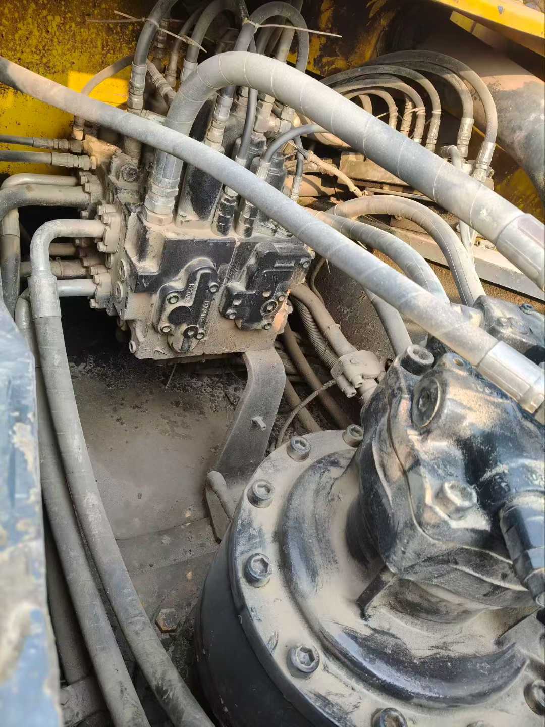 Used Kobelco SK330 Excavator 2016 Model / 4