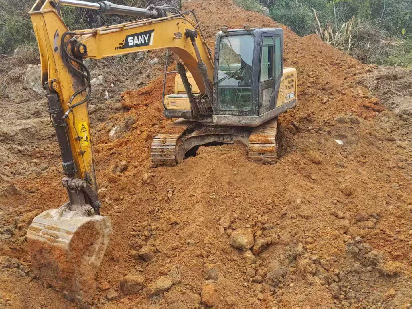 Used Sany SY135 Excavator 2016 Model / 8