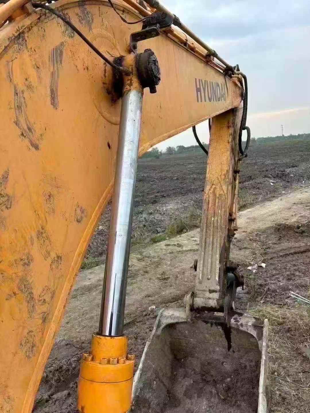 Buy Hyundai R215-7 Used Excavator / 4 Used Hyundai R215-7 Excavator 2013 Model / 4