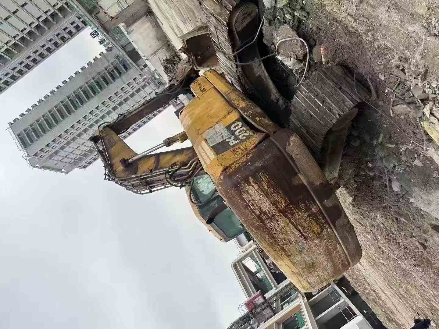 Used Komatsu PC200 Excavator 2016 Model / 3