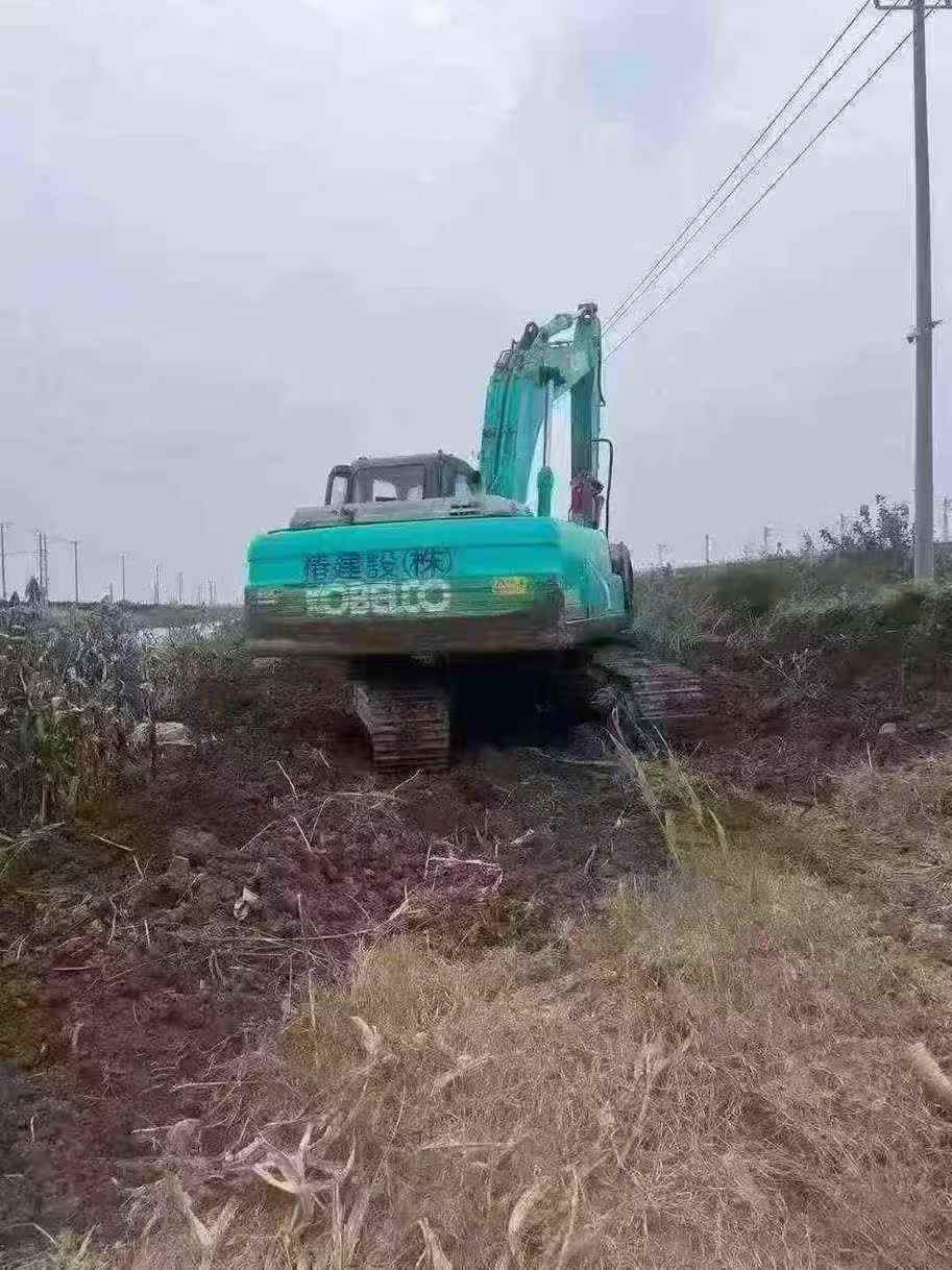 Buy Kobelco SK200 Used Excavator / 1