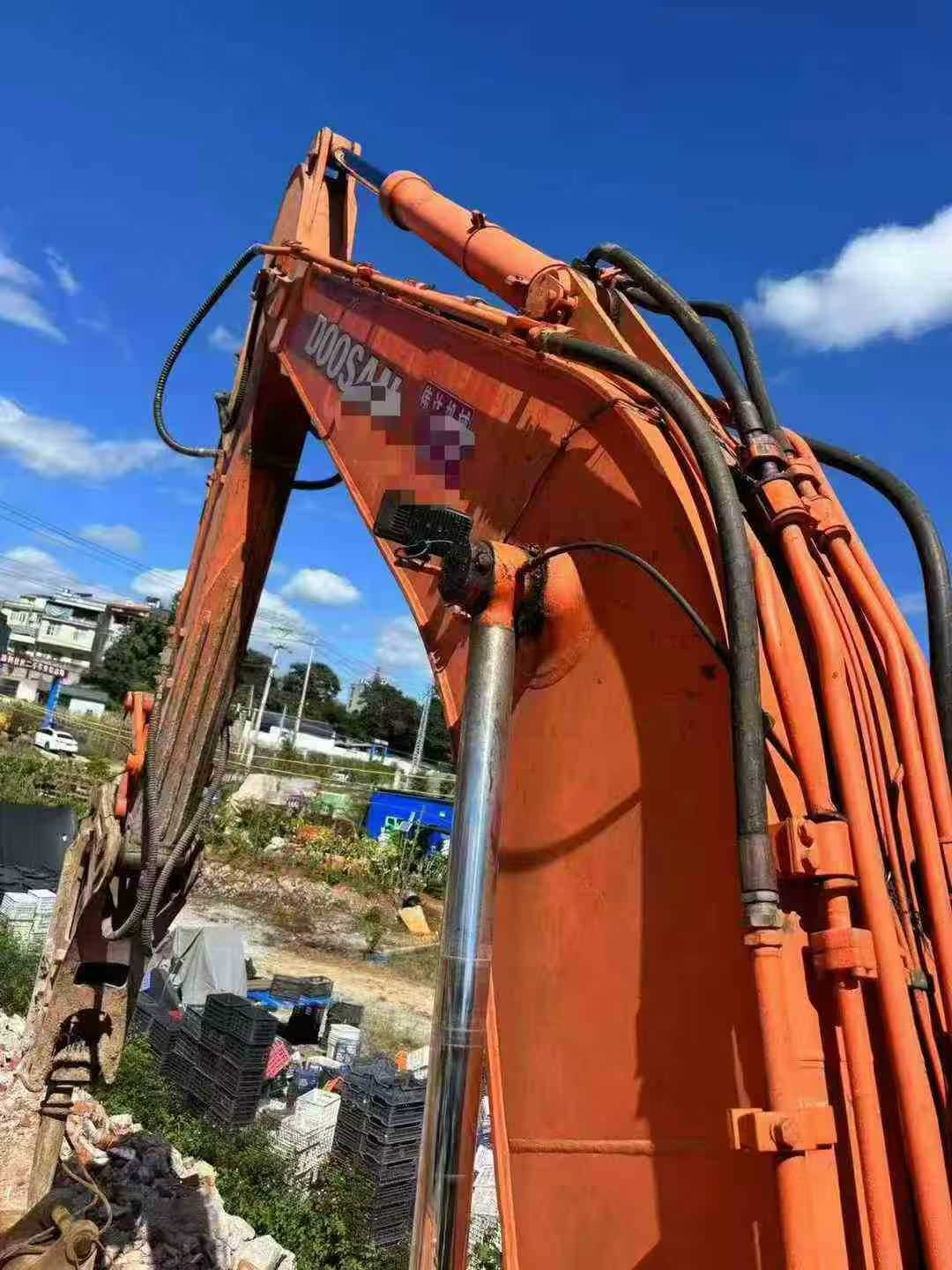 Buy Doosan DH220-7 Used Excavator / 1