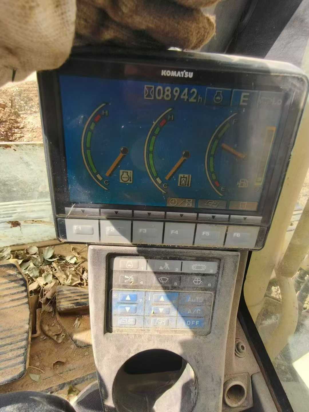 Used Komatsu PC220-8 Excavator 2016 Model / 6