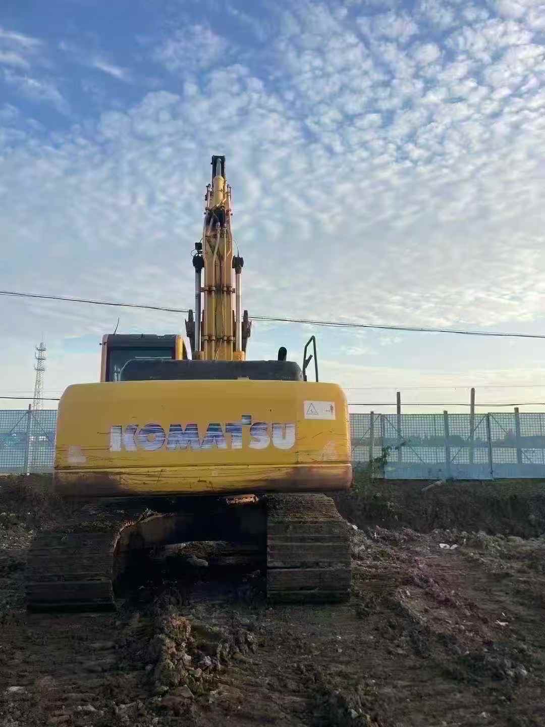 Buy Komatsu PC200 Used Excavator / 1