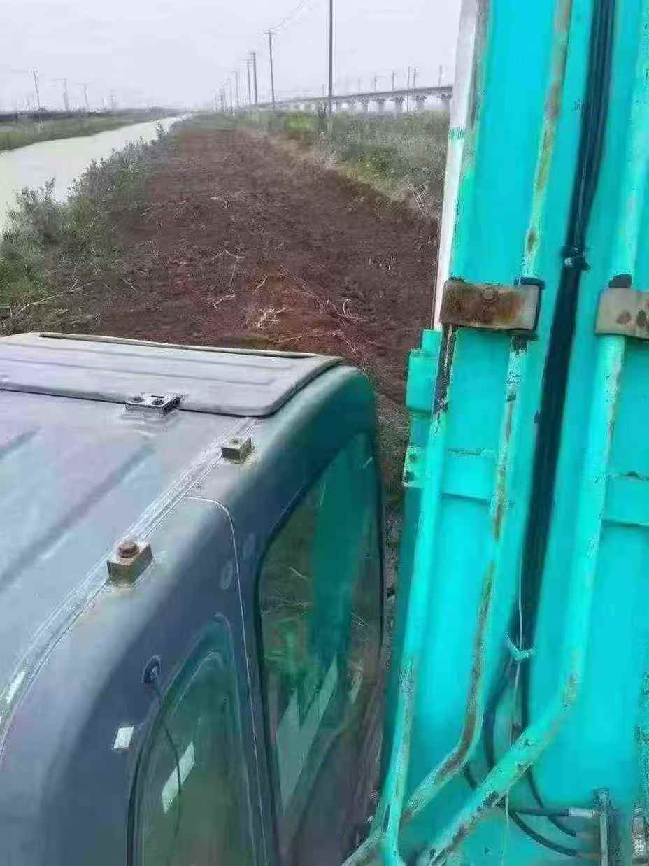 Buy Kobelco SK200 Used Excavator / 9 Used Kobelco SK200 Excavator 2011 Model / 9