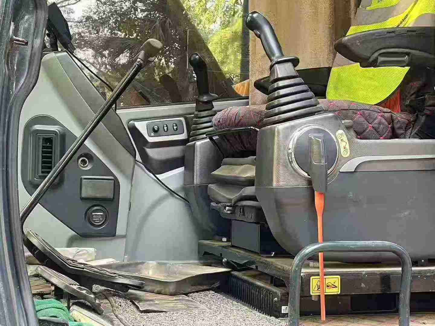 Buy Hyundai R110VS Used Excavator / 6 Used Hyundai R110VS Excavator 2020 Model / 6