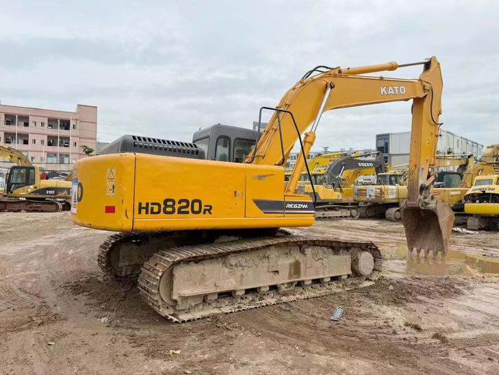 Buy Kato HD820 Used Excavator / 1