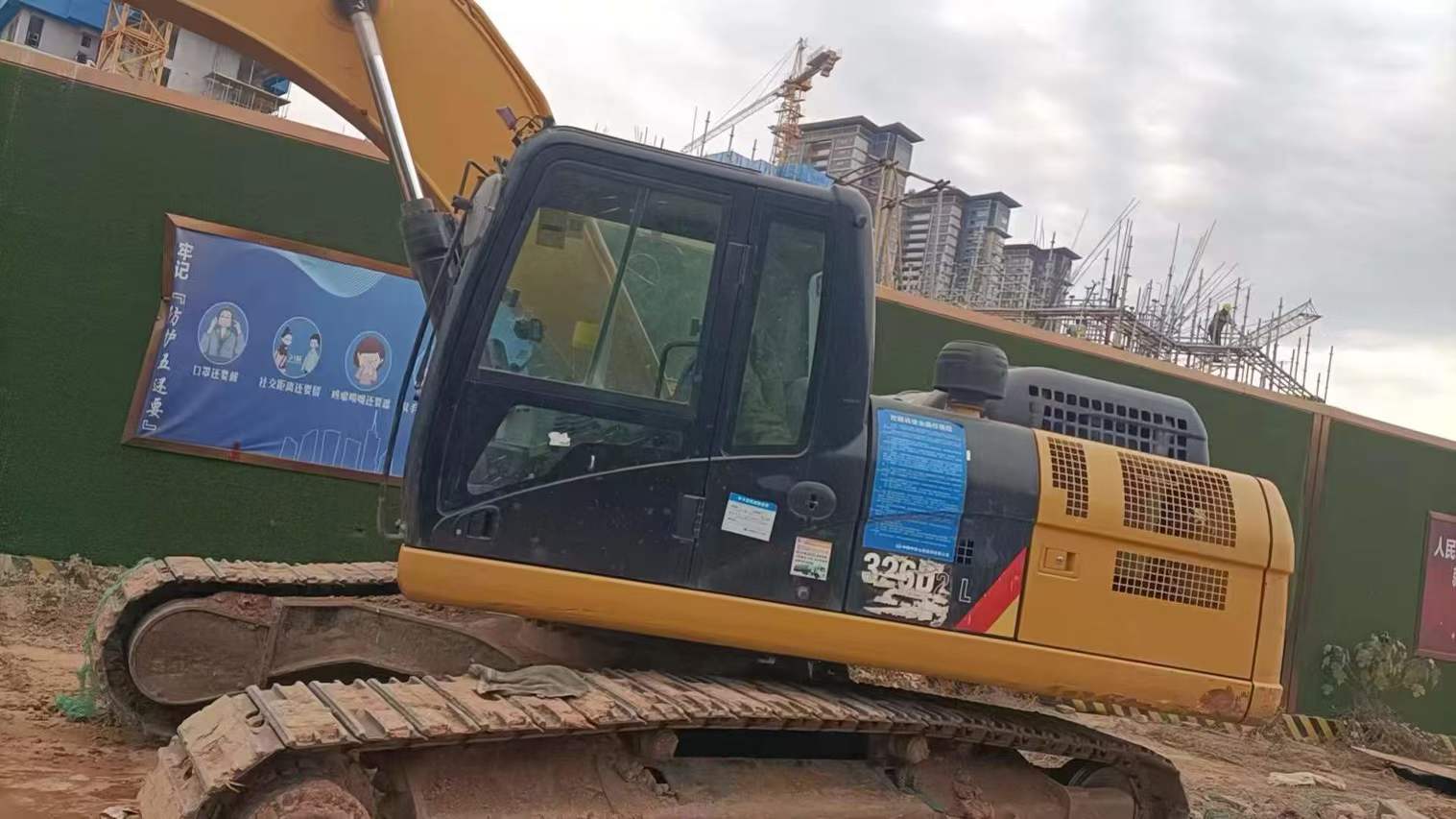 Buy Caterpillar 326DL Used Excavator / 1