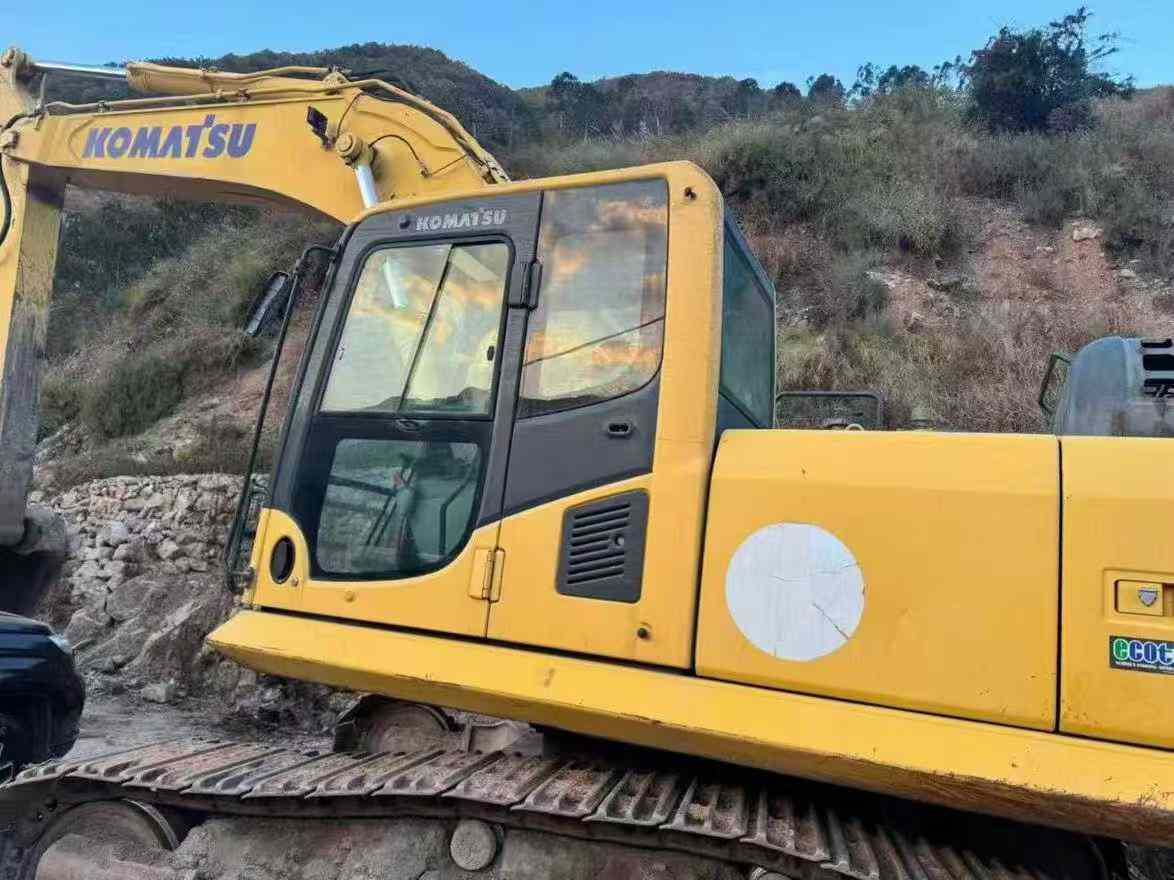 Buy Komatsu PC60-8 Used Excavator / 8 Used Komatsu PC60-8 Excavator 2016 Model / 8