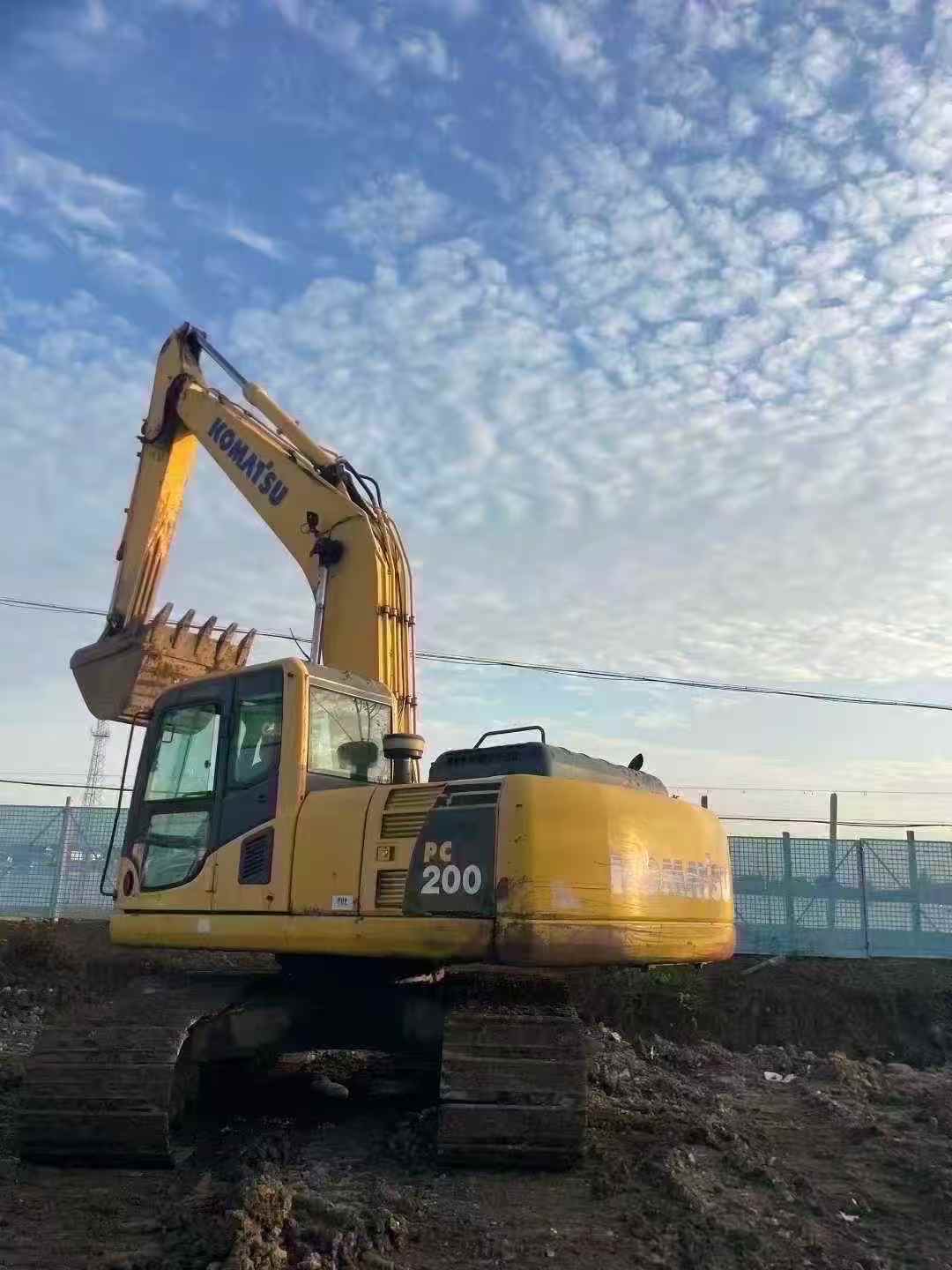 Buy Komatsu PC200 Used Excavator / 2 Used Komatsu PC200 Excavator 2014 Model / 2