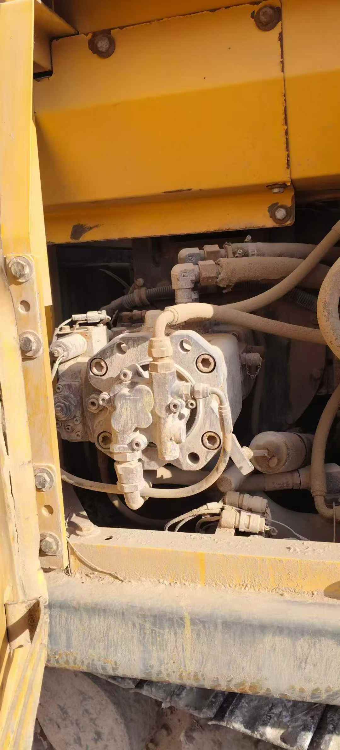 Used Volvo EC140 Excavator 2011 Model / 8