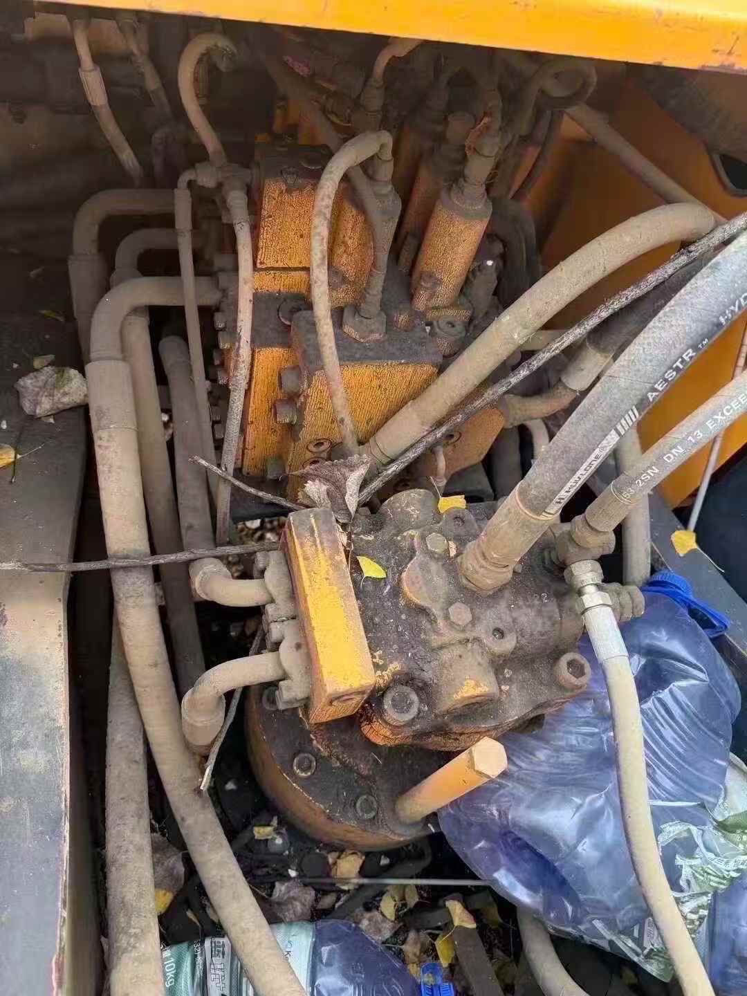 Buy Hyundai R215-7 Used Excavator / 8 Used Hyundai R215-7 Excavator 2010 Model / 8