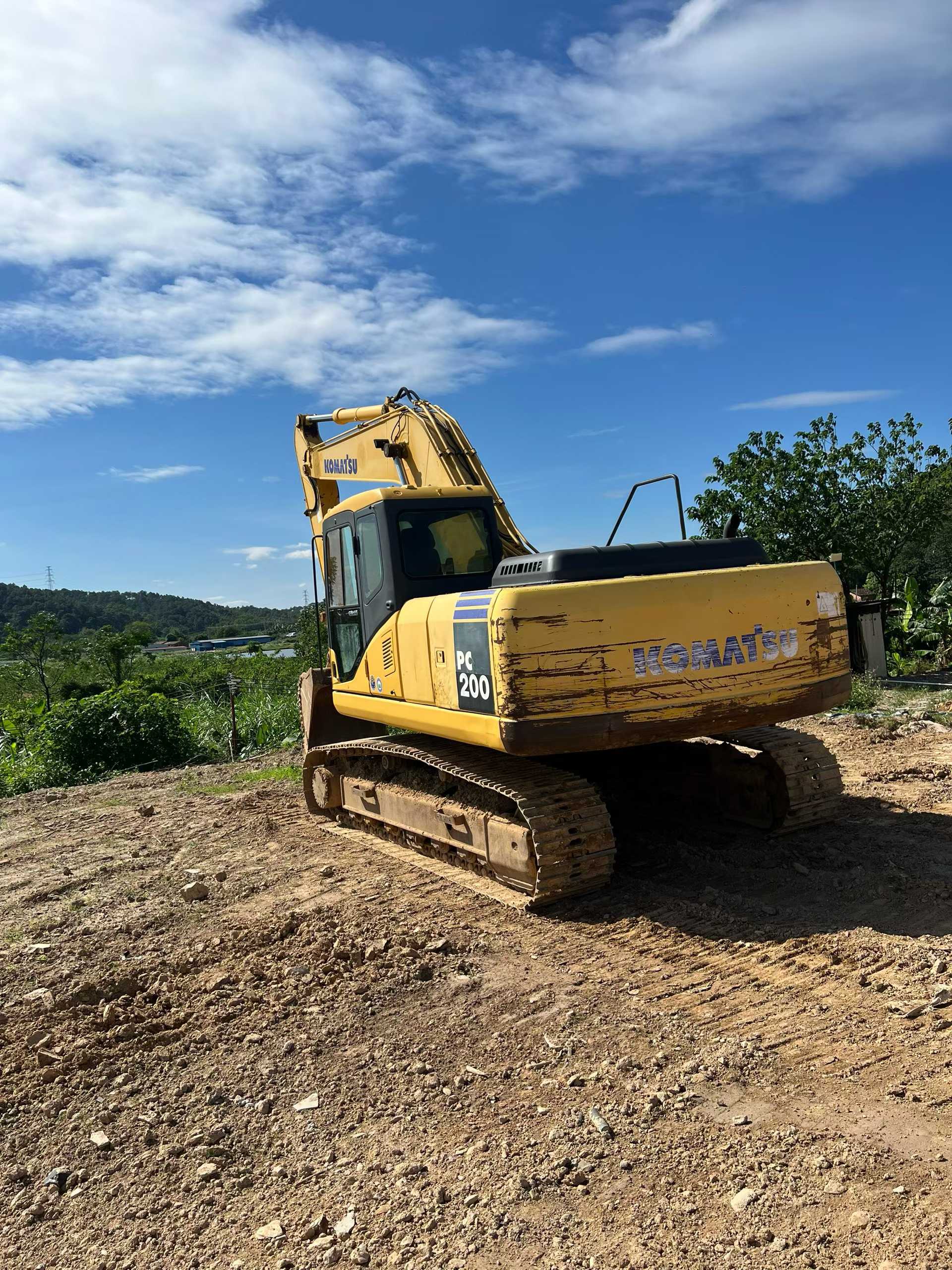 Used Komatsu PW200-7 Excavator 2016 Model / 3