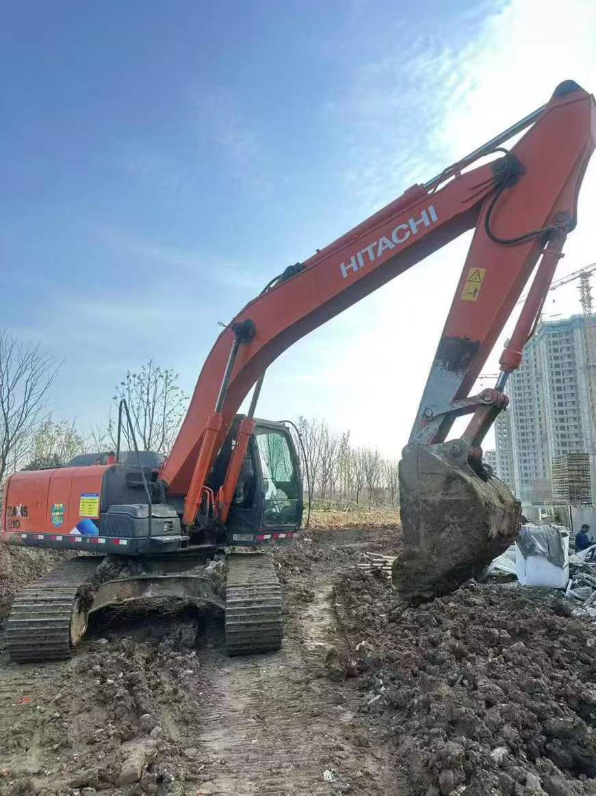 Buy Hitachi ZAXIS200 Used Excavator / 2 Used Hitachi ZAXIS200 Excavator 2019 Model / 2