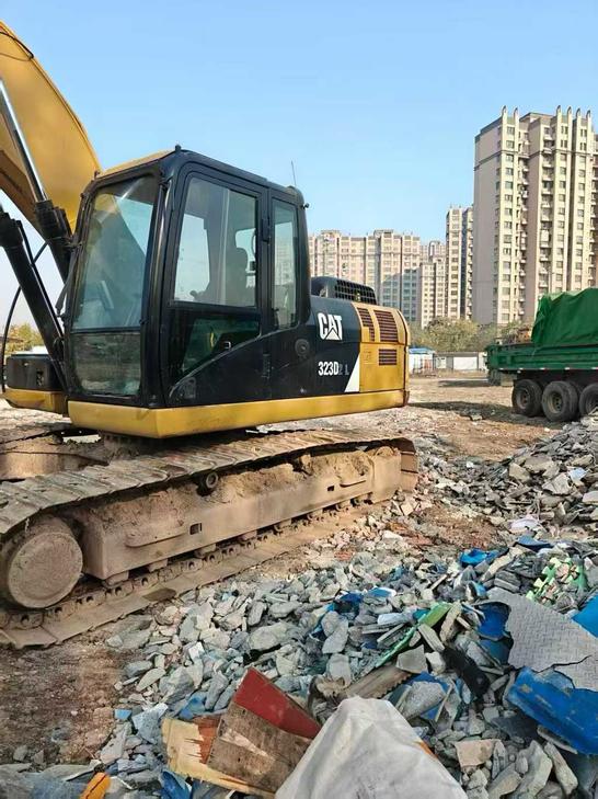Buy Caterpillar 323D2L Used Excavator / 1
