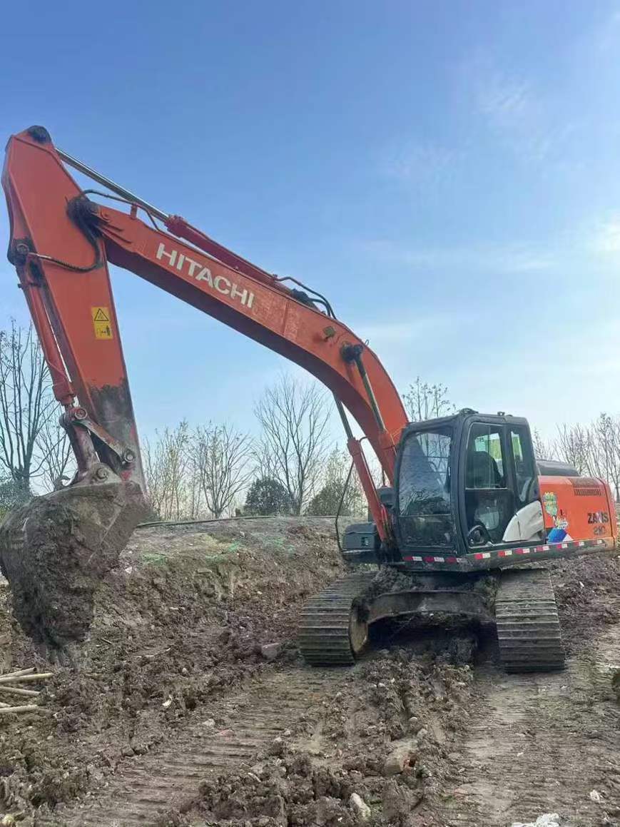 Buy Hitachi ZAXIS200 Used Excavator / 1