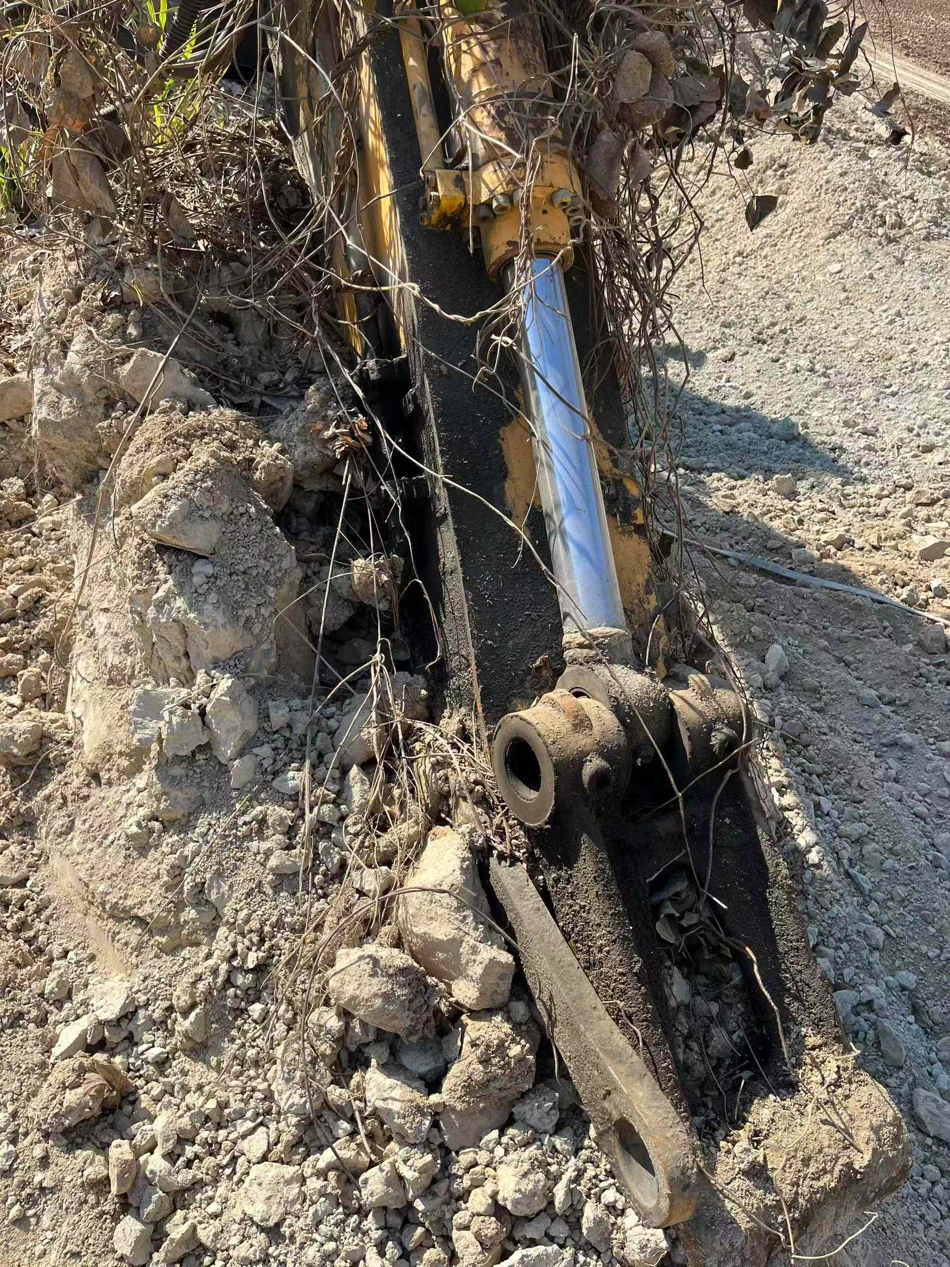 Buy Hyundai R305LC-7 Used Excavator / 6 Used Hyundai R305LC-7 Excavator 2016 Model / 6