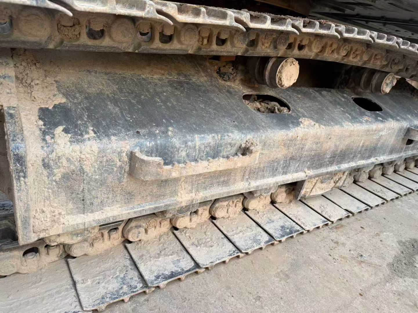 Used Volvo EC200 Excavator 2021 Model / 8