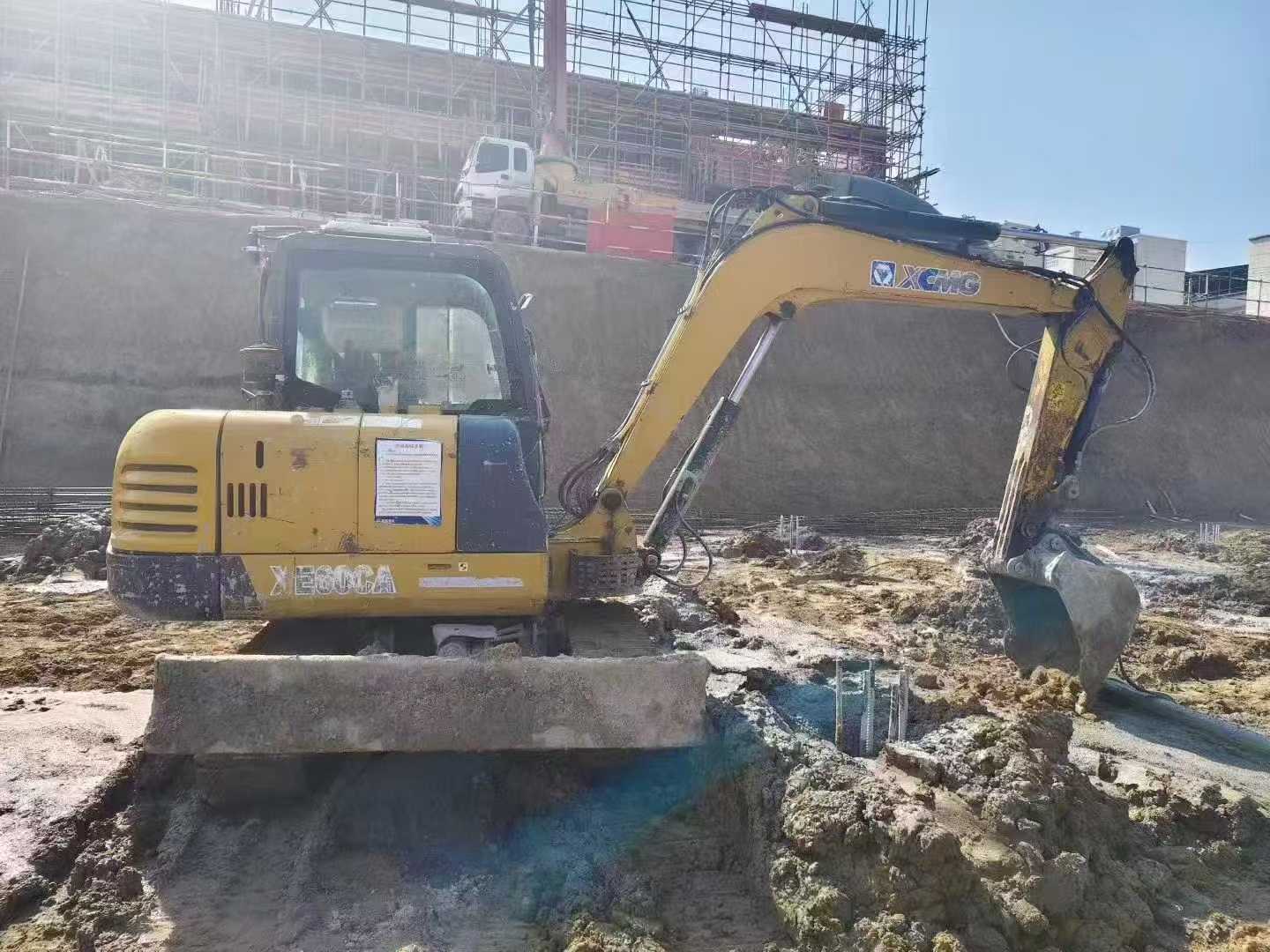 Used XCMG XE60 Excavator 2015 Model / 6