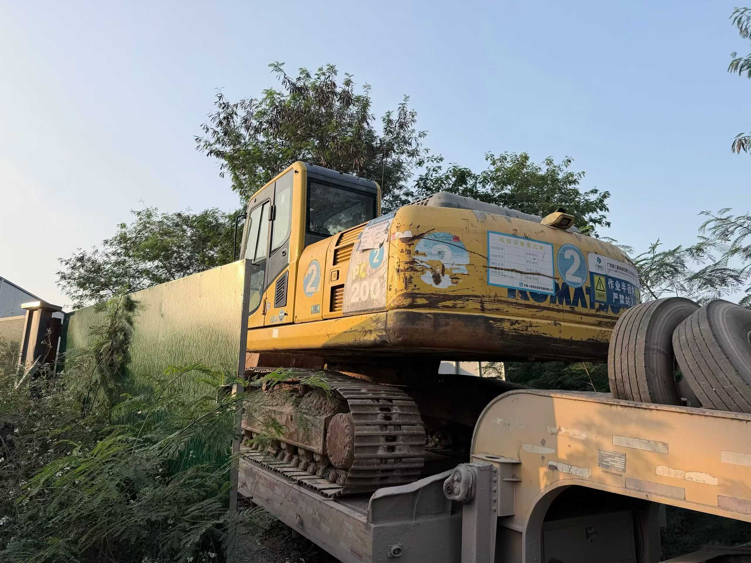 Buy Komatsu PC200 Used Excavator / 1