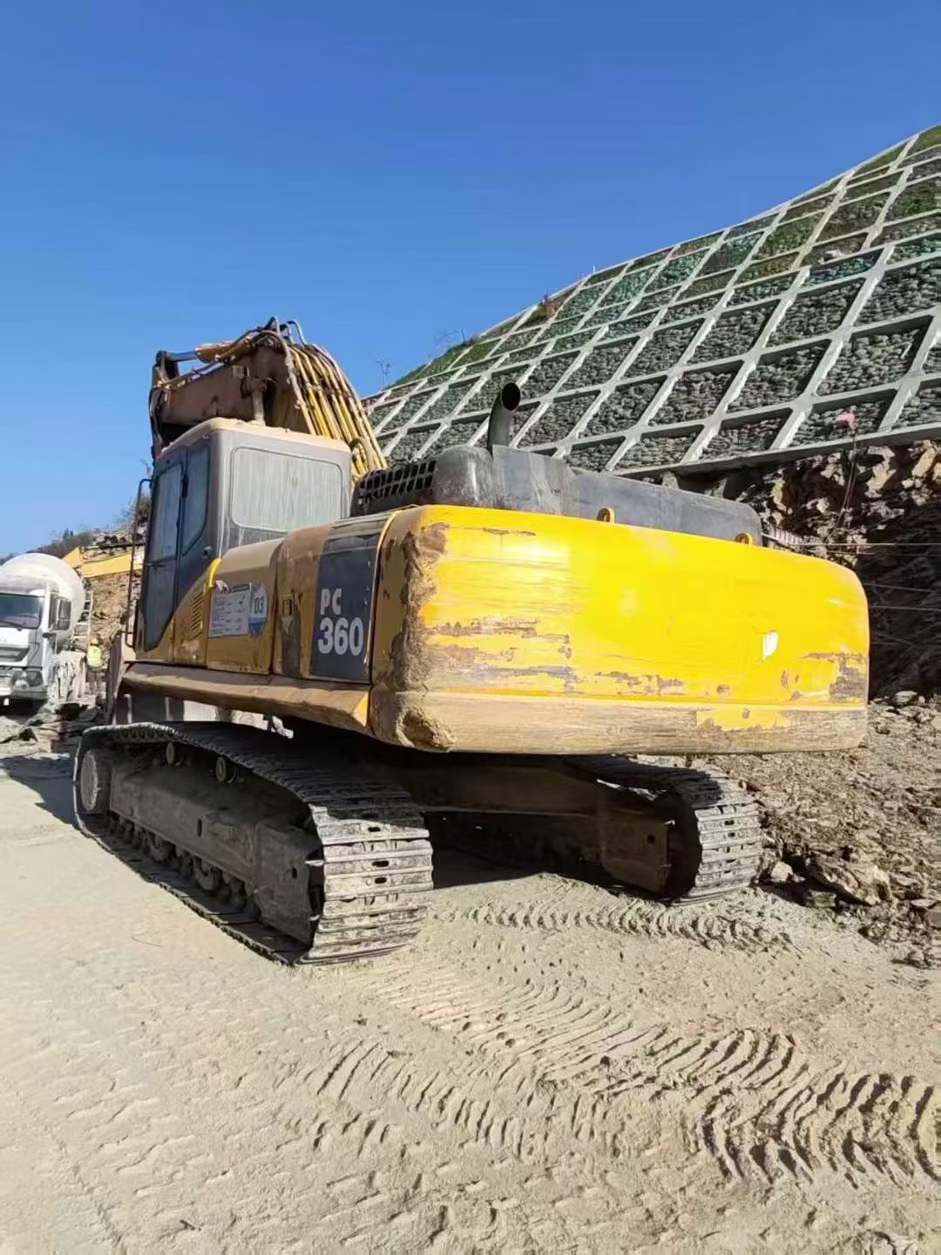 Buy Komatsu PC60-7 Used Excavator / 8 Used Komatsu PC60-7 Excavator 2016 Model / 8