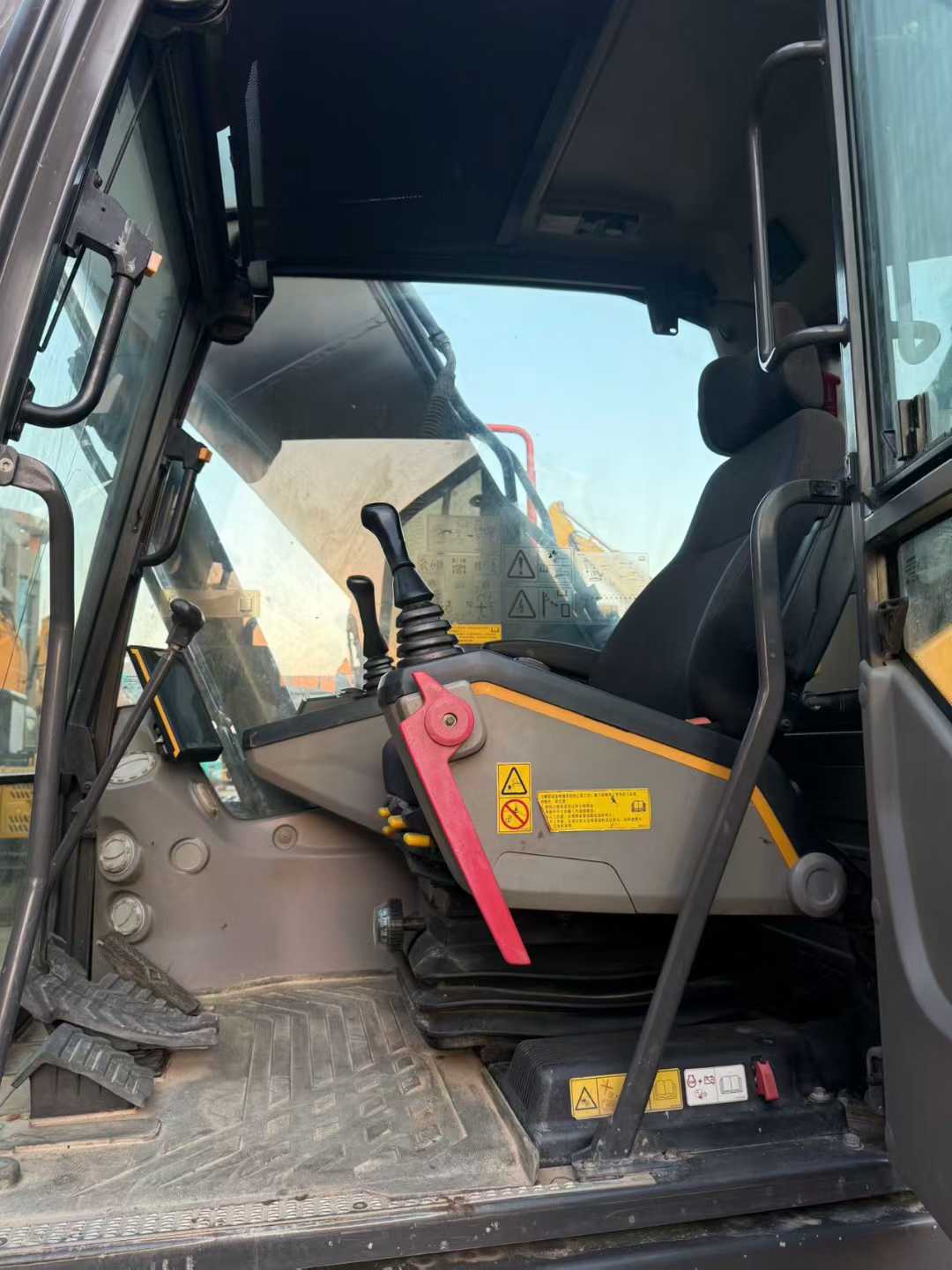 Used Volvo EC200 Excavator 2021 Model / 4