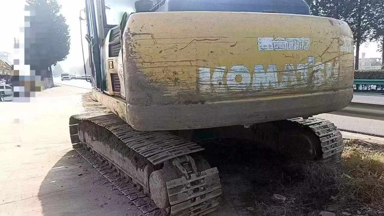 Buy Komatsu HB215LC-1 Used Excavator / 1