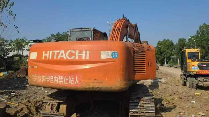 Buy Hitachi ZAXIS200 Used Excavator / 1