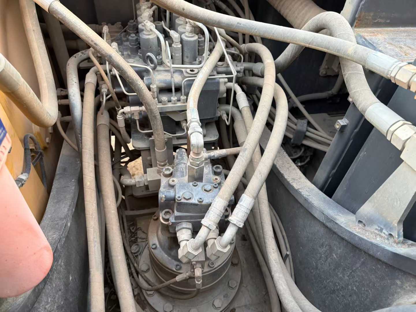 Used Volvo EC200 Excavator 2021 Model / 5