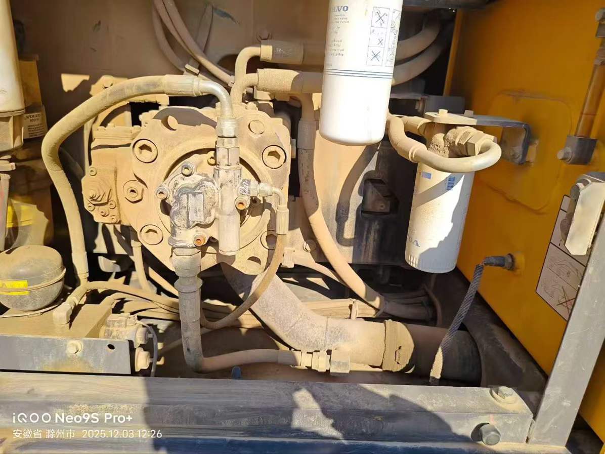 Used Volvo EC200 Excavator 2020 Model / 3