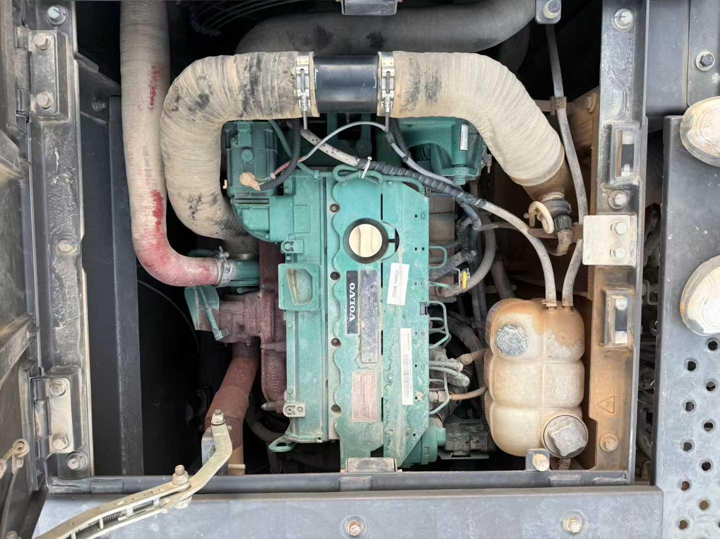 Used Volvo EC200 Excavator 2021 Model / 6