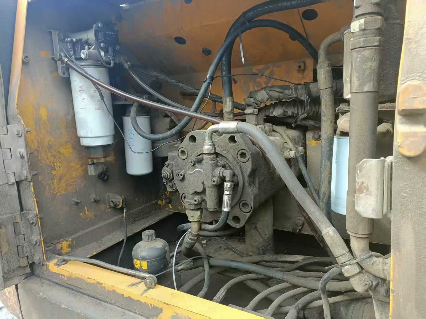 Used Volvo EW210C Excavator 2016 Model / 4