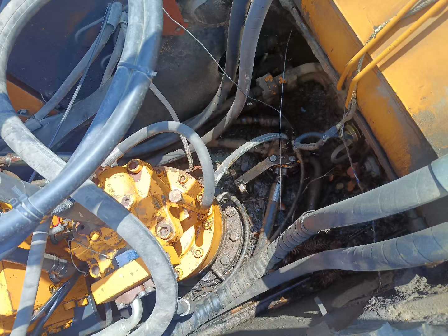 Buy Hyundai R215VSN Used Excavator / 5 Used Hyundai R215VSN Excavator 2014 Model / 5