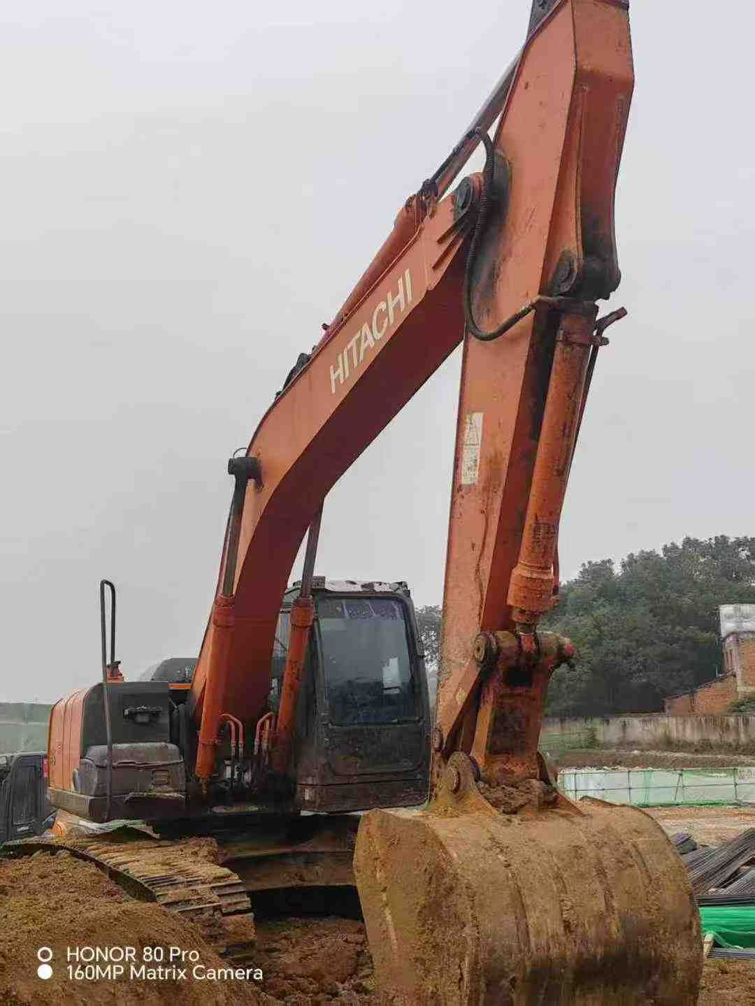 Buy Hitachi ZAXIS200 Used Excavator / 1