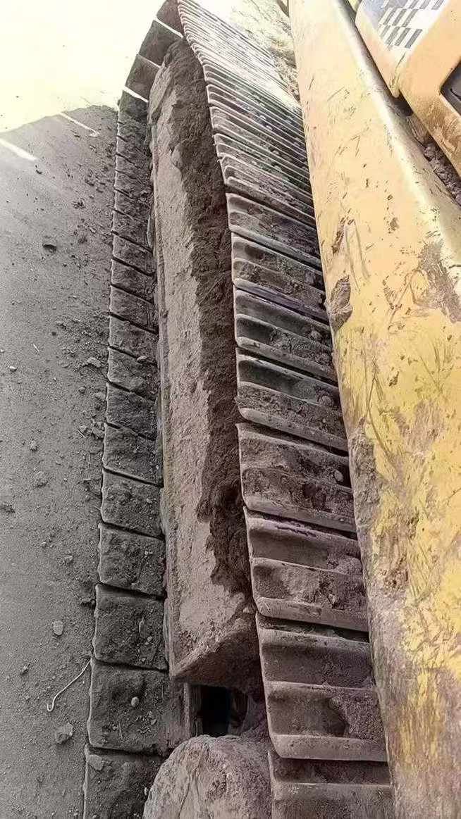 Buy Komatsu HB215LC-1 Used Excavator / 8 Used Komatsu HB215LC-1 Excavator 2013 Model / 8