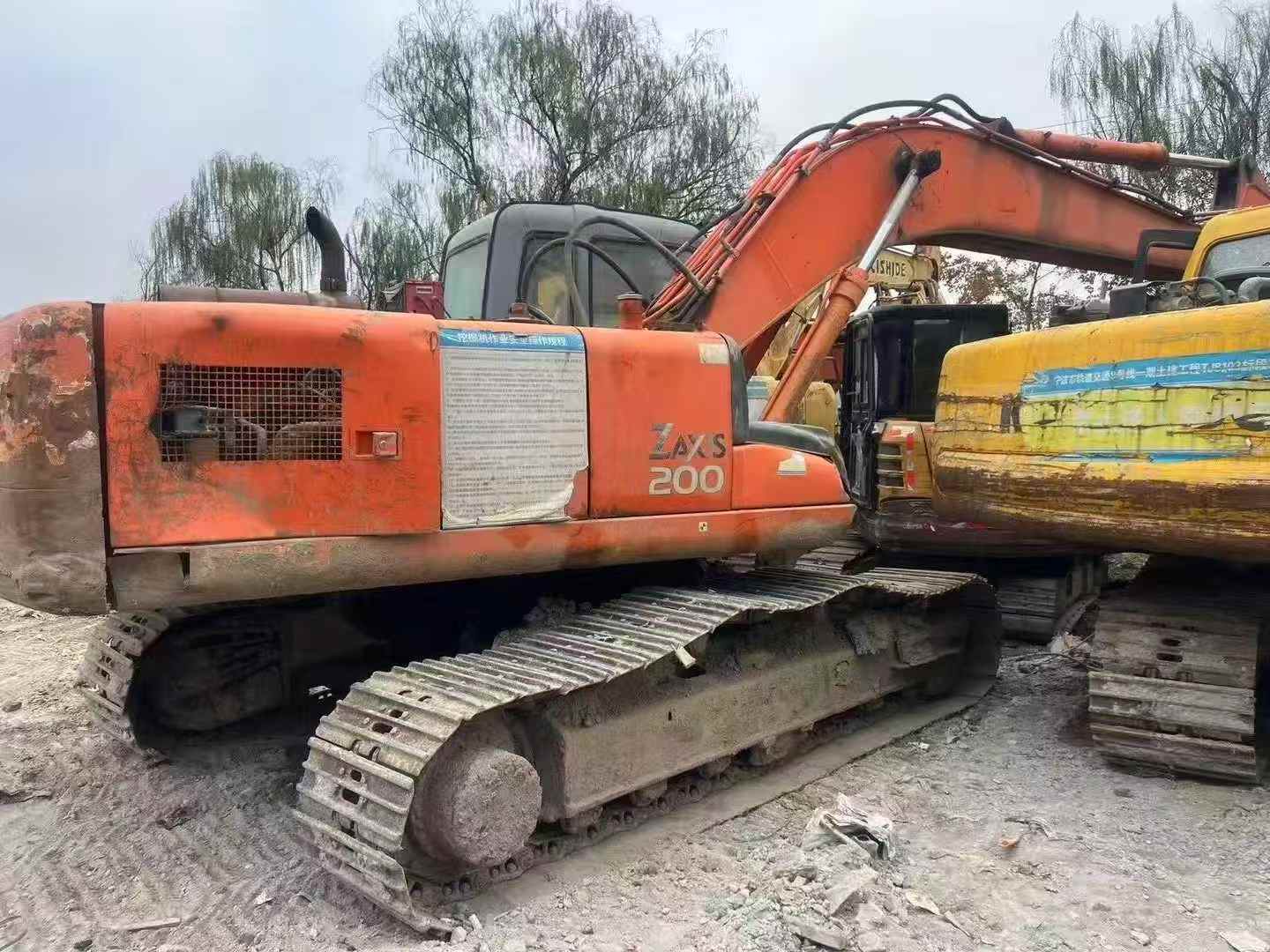 Buy Hitachi ZAXIS200 Used Excavator / 1