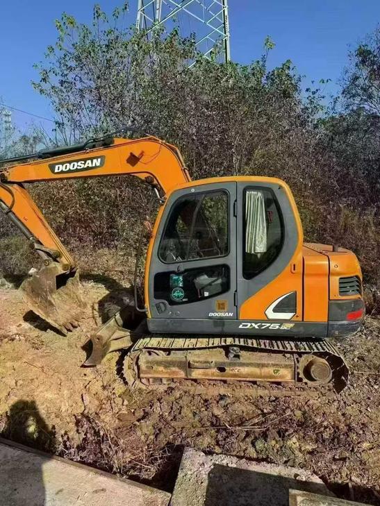 Buy Doosan DX75 Used Excavator / 1