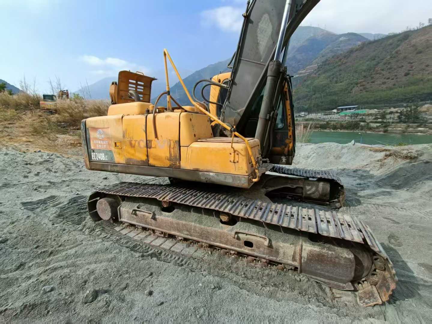 Used Volvo EW210C Excavator 2016 Model / 3