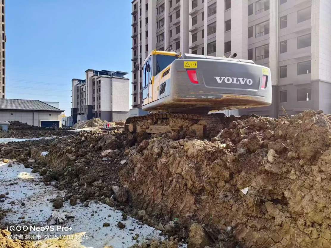 Used Volvo EC200 Excavator 2020 Model / 4