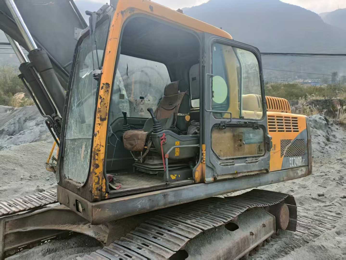 Used Volvo EW210C Excavator 2016 Model / 2