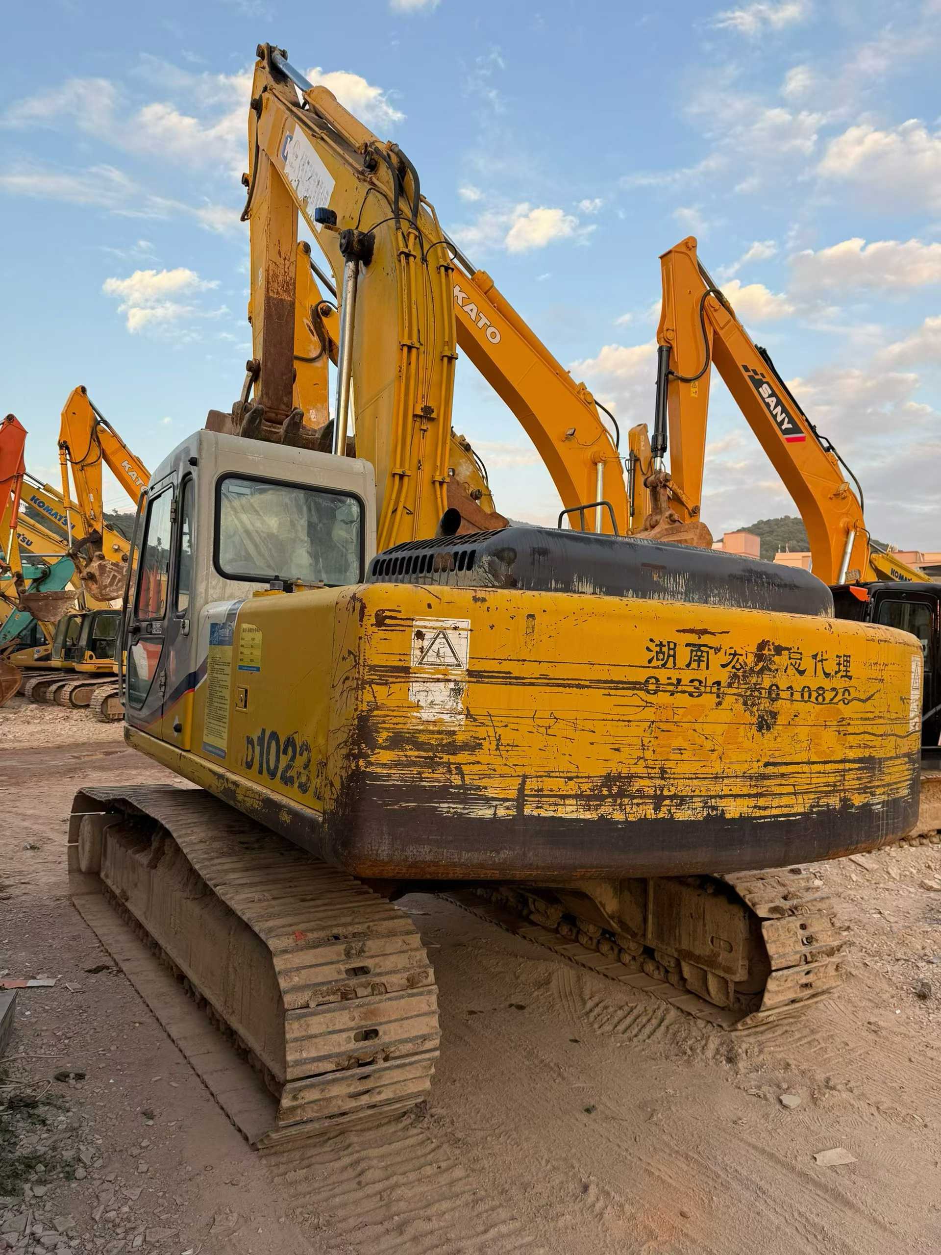 Buy Kato HD1023 Used Excavator / 9 Used Kato HD1023 Excavator 2016 Model / 9