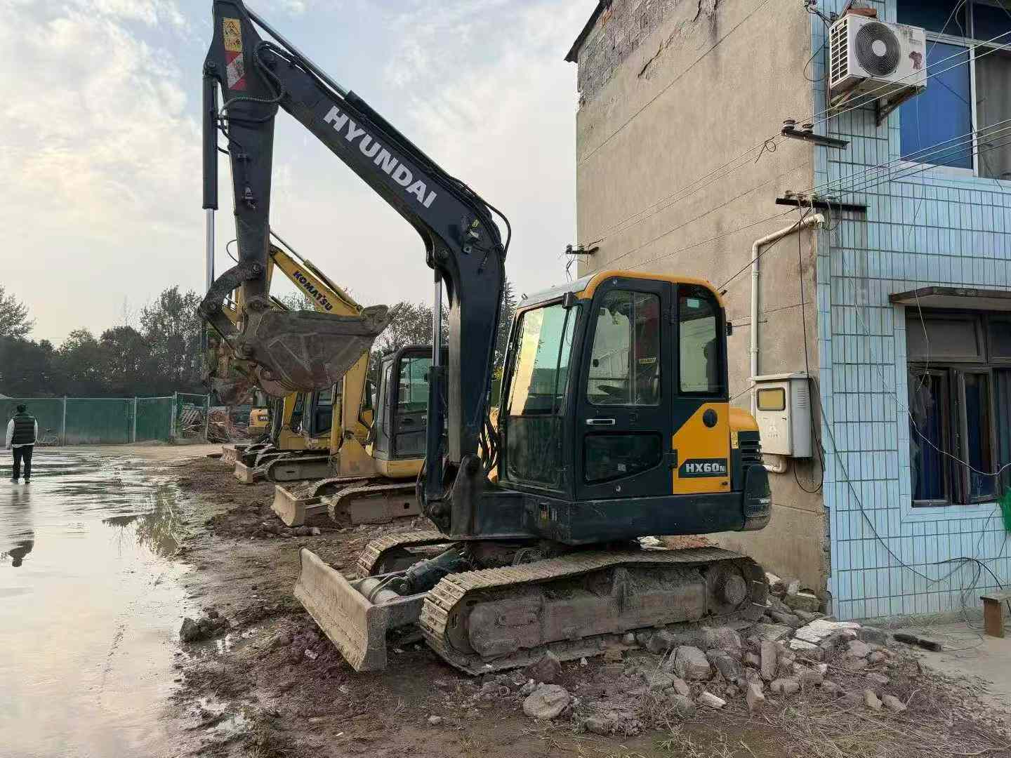 Buy Hyundai HX60 Used Excavator / 2 Used Hyundai HX60 Excavator 2021 Model / 2