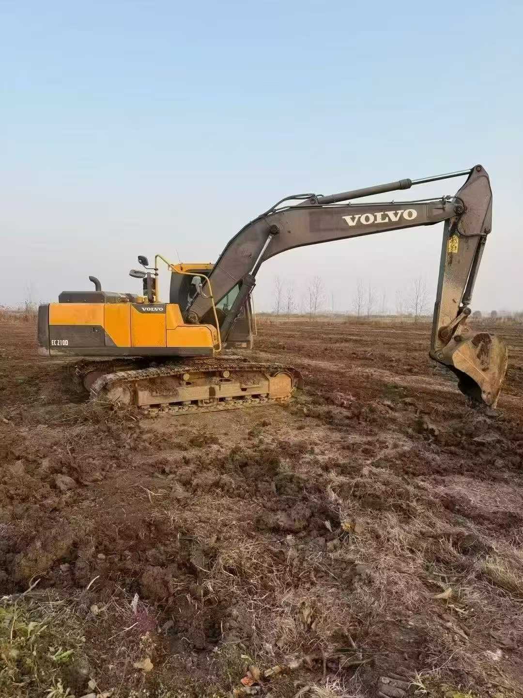 Buy Volvo EC210 Heavy Duty Used Excavator / 1